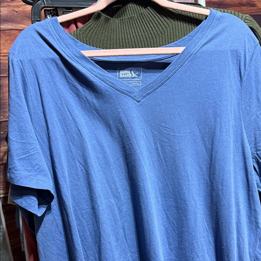 Eddie Bauer woman’s vneck xxl plus Short Sleeve Blue Tee - Picture 2 of 4
